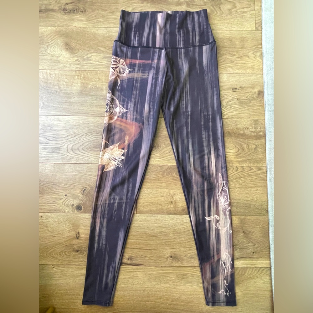 Onzie 7/8 Leggings in Brown Print Sz S/M